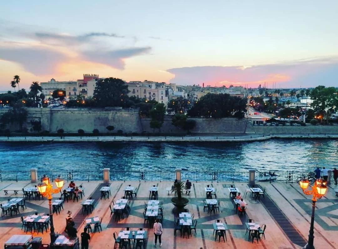 Castello Aragonese Suites Таранто Экстерьер фото